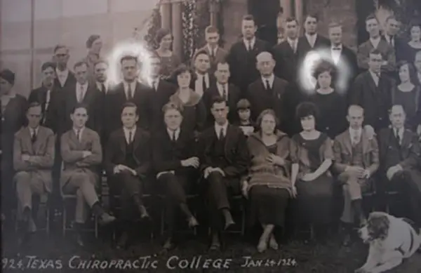 1924 Texas Chiropractic Clinic Graduating Class, with Dr. Gerald G. Bronson, Sr. and Dr. Mary Winfred Bronson, Chiropractors - part of the Bronson Chiropractic legacy in Texas.